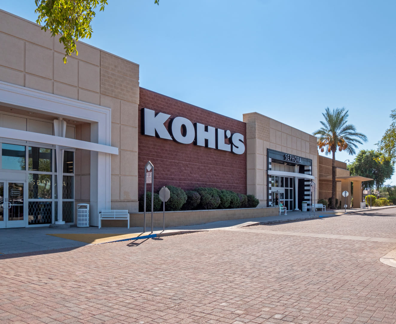 The entrance of Kohl's located at 1161 N. Dysart Road in Avondale, AZ.
