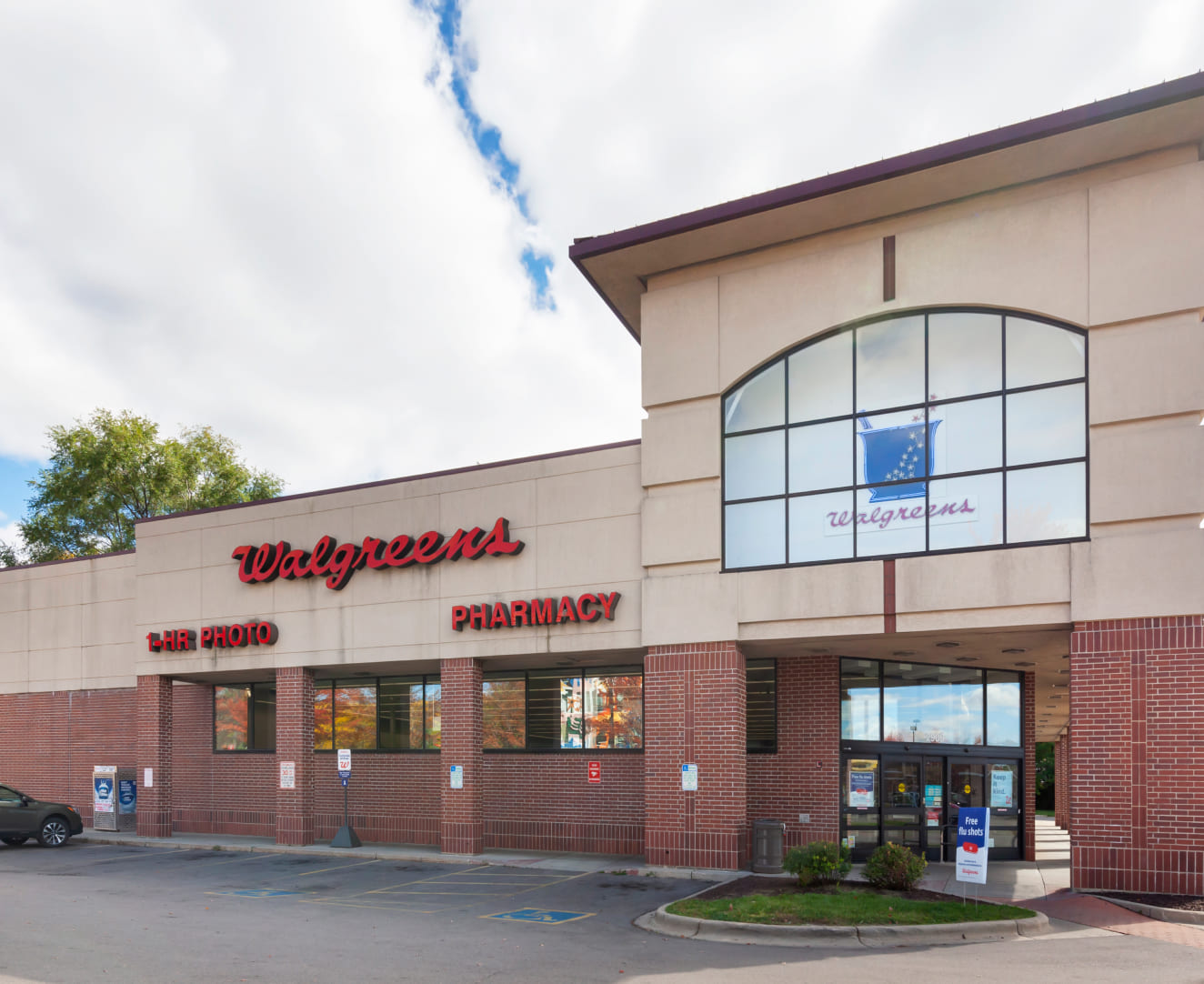 The entrance to the Walgreens at 2909 East Washington Avenue in Madison, WI.