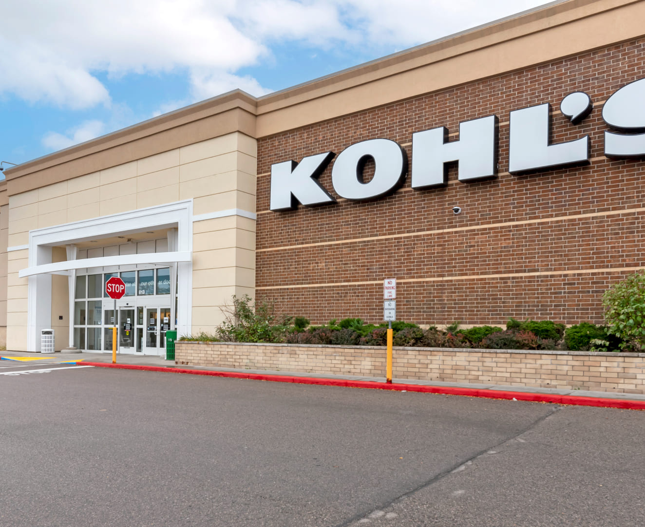 The exterior entrance to Kohl's at 813-831 Harmony Road in Fort Collins, CO.